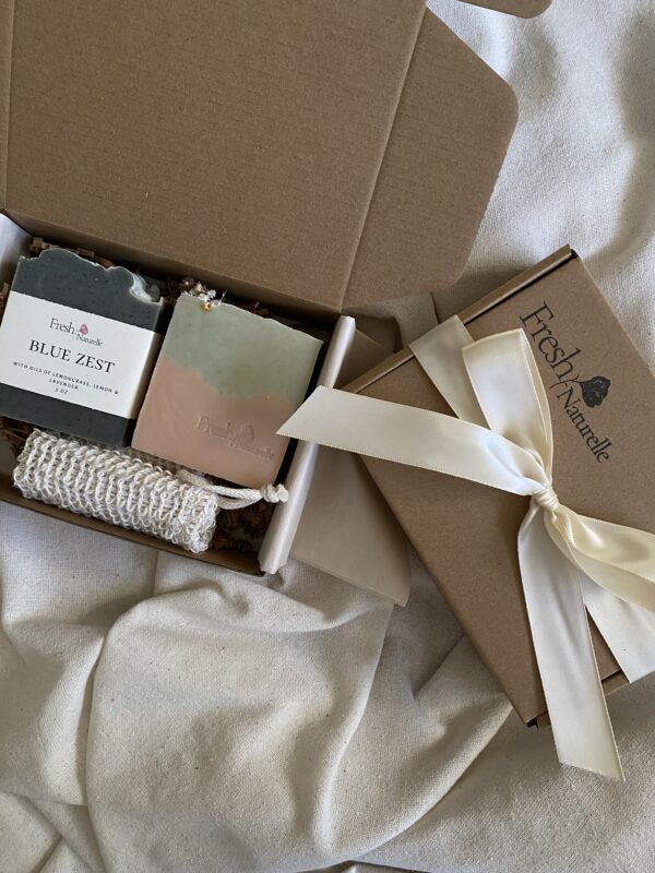 2 Soaps & Pouch Gift Box