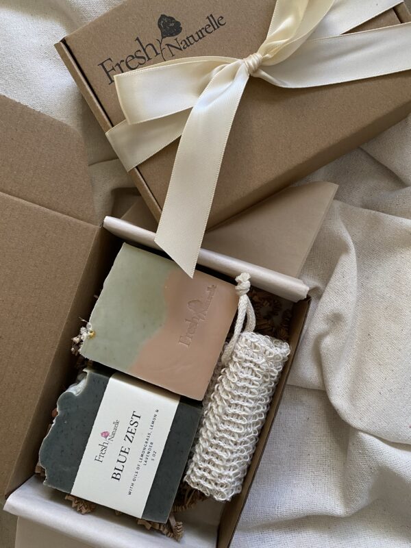 2 Soaps & Pouch Gift Box